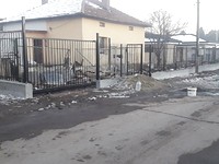 Due case condividono un grande appezzamento di terreno vicino a Sofia