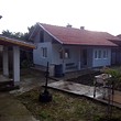 Due case condividono un appezzamento di terreno a Kubrat