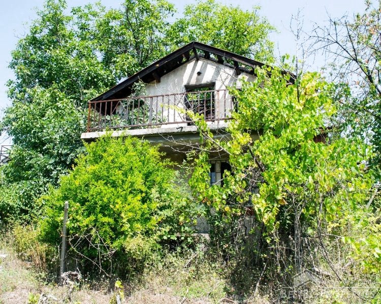 Casa a due piani con un grande giardino in Haskovo