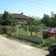 Casa di villaggio con il recinto enorme in Sofia