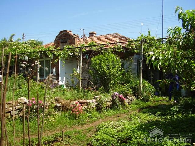 15 km giusto rurale bello di casa dal centro commerciale di Stara Zagora !!!