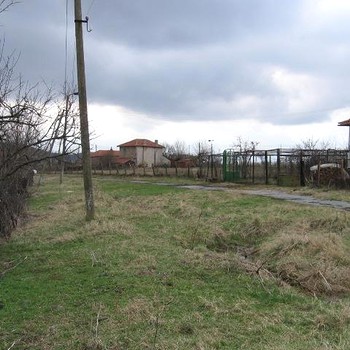 Trama conveniente di terra vicino in vendita Elhovo