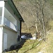 Vecchio albergo in vendita in montagna vicino a Troyan