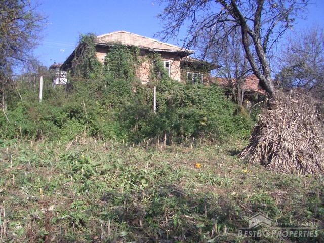 Vecchia casa in vendita vicino Antonovo