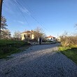 Casa rurale con grande terreno alla fine di un villaggio vicino a Burgas.