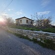 Casa rurale con grande terreno alla fine di un villaggio vicino a Burgas.