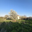 Casa rurale con grande terreno alla fine di un villaggio vicino a Burgas.