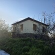 Casa rurale con grande terreno alla fine di un villaggio vicino a Burgas.