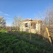 Casa rurale con grande terreno alla fine di un villaggio vicino a Burgas.