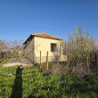 Casa rurale con grande terreno alla fine di un villaggio vicino a Burgas.