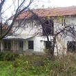 Due case in un appezzamento di terreno