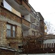 Due piani, costruito in mattoni casa in riva al mare