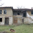 2 piani, vecchia casa in vendita vicino Sredets