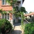 Due casa di piano spaziosa con il giardino grande