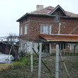 Due casa di piano con il giardino grande