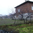 Due casa di piano con il giardino grande