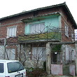 Due casa di piano con il giardino grande