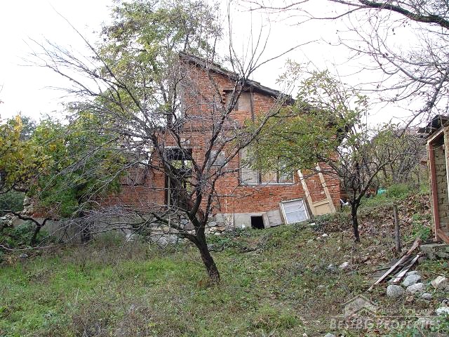Villa incompiuta in vendita vicino a Sandanski