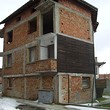 Incompiuta casa in riva al mare
