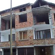 Incompiuta casa in riva al mare