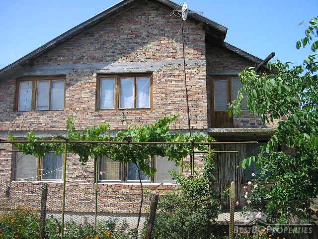 Spaziosa casa a due piani in vendita vicino a Burgas